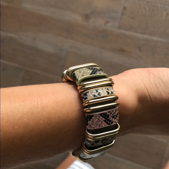 Gray snake skin style bracelet 🐍 - Picture 2 of 7